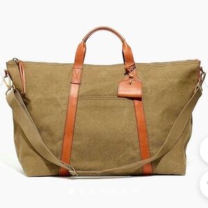 Madewell- The Essential Overnight Bag in canvas - color Army green